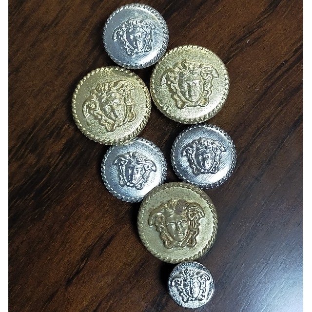 ジャンニヴェルサーチ セットアップ メディーサ銀ボタン ジャンニヴェルサーチ セットアップ メディーサ銀ボタン
