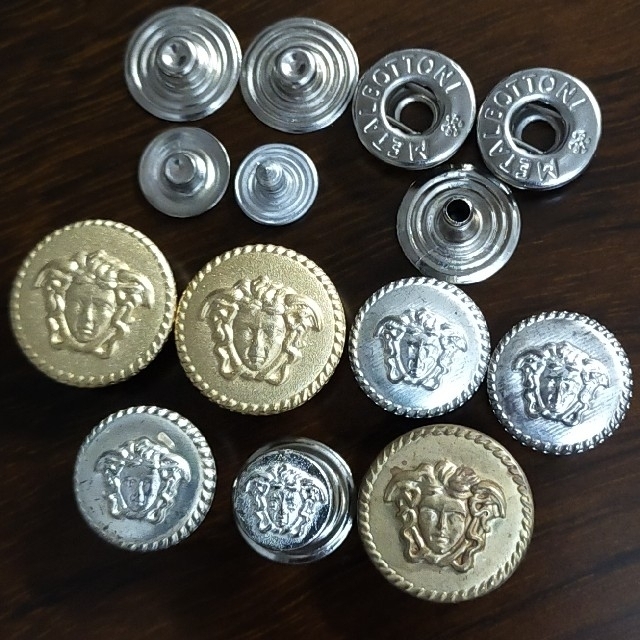 Gianni Versace - 新品 ♡GIANNI VERSACE♡ ボタン7個セット Gianni Versace - 新品 ♡GIANNI VERSACE♡ ボタン7個セット