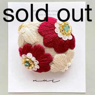 モロッカン風 お花の刺繍ブローチ 刺繍ビーズ リネン生地