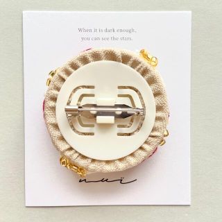 モロッカン風 お花の刺繍ブローチ 刺繍ビーズ リネン生地
