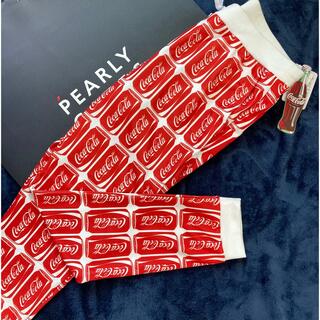 パーリーゲイツ(PEARLY GATES)の新品 ジャックバニー コカ・コーラ アルミ缶アート総柄 パンツ(4)サイズM/赤(ウエア)