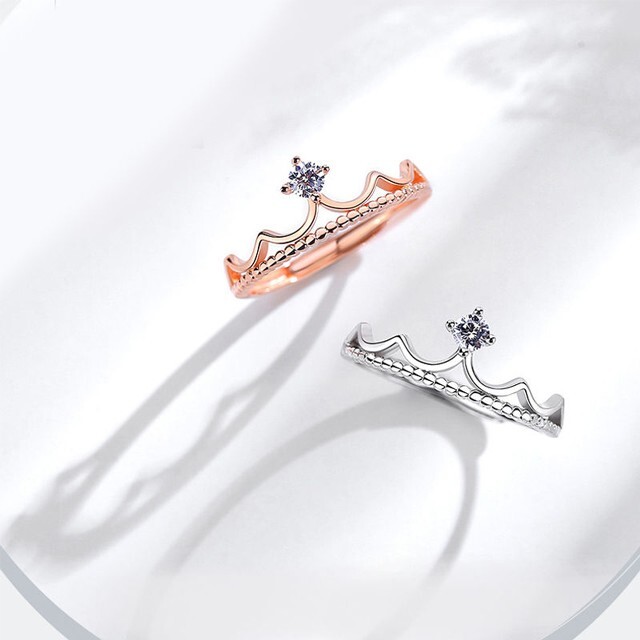レディース リング 指輪 シンプル 王冠 ジルコニア 小粒 CZダイヤ レディースのアクセサリー(リング(指輪))の商品写真