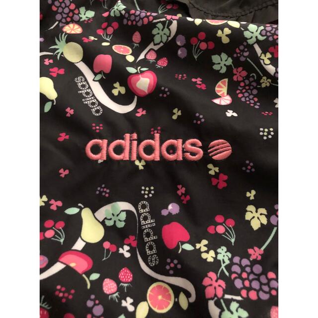 adidas(アディダス)のアディダス　ナイロンパーカー　レディース レディースのジャケット/アウター(ナイロンジャケット)の商品写真