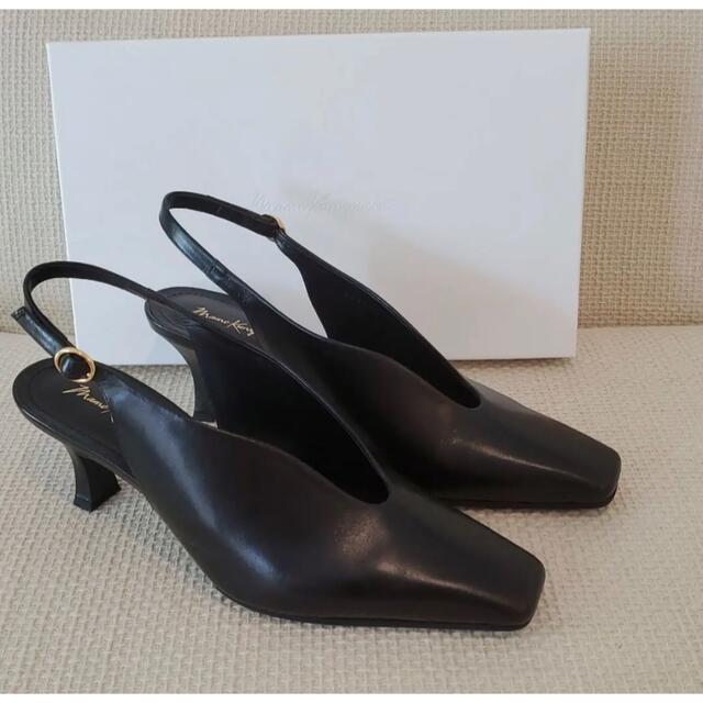 mame(マメ)のmame  Curved Line Sling Black Heels レディースの靴/シューズ(ハイヒール/パンプス)の商品写真