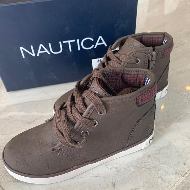 NAUTICA(ノーティカ)の新品　箱　タグ付き　NAUTICA ノーティカ16〜17cm スニーカー キッズ/ベビー/マタニティのキッズ靴/シューズ(15cm~)(スニーカー)の商品写真