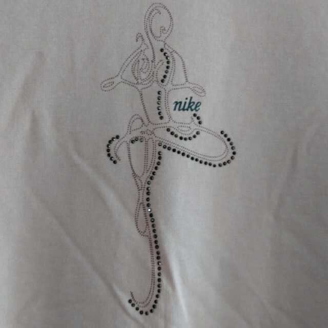 NIKE(ナイキ)のナイキ　ティーシャツ レディースのトップス(Tシャツ(半袖/袖なし))の商品写真