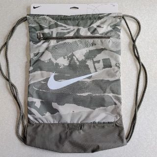 ナイキ(NIKE)のNIKE　ナイキ　ジムサック　ナップサック　カーキ　迷彩　カモフラージュ(リュックサック)