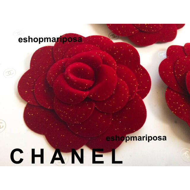 CHANEL(シャネル)のシャネル 2個 立体カメリアシール 赤ベロア ラメ入 ベルベット 3Dステッカー インテリア/住まい/日用品のオフィス用品(ラッピング/包装)の商品写真