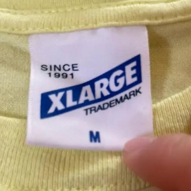 XLARGE(エクストララージ)の【731】XLARGEの薄黄色Tシャツ メンズのトップス(Tシャツ/カットソー(半袖/袖なし))の商品写真