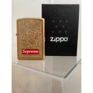 Supreme x Zippo (タバコグッズ)