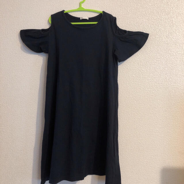 GU(ジーユー)の肩出しAラインワンピース [130] キッズ/ベビー/マタニティのキッズ服女の子用(90cm~)(ワンピース)の商品写真