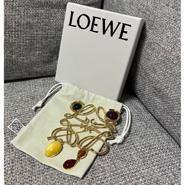 LOEWE】ロエベ アナグラム ブローチ グッチ プラダ セリーヌ LOEWE】ロエベ アナグラム ブローチ グッチ プラダ セリーヌ
