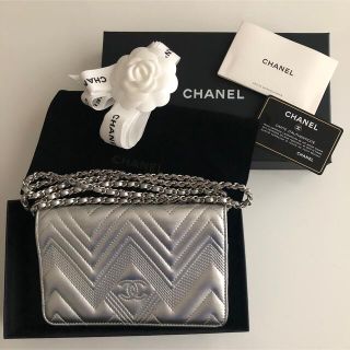 シャネル(CHANEL)のシャネル　シェブロン　シルバー　チェーンウォレット　美品(ショルダーバッグ)