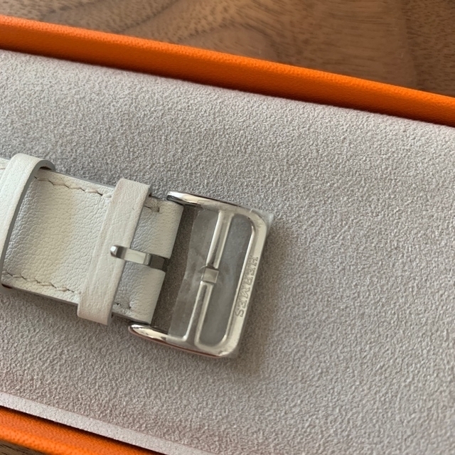 Hermes(エルメス)のみんすく様　新色エルメスApple Watch ベルト　44MM 高島屋購入品 メンズの時計(レザーベルト)の商品写真