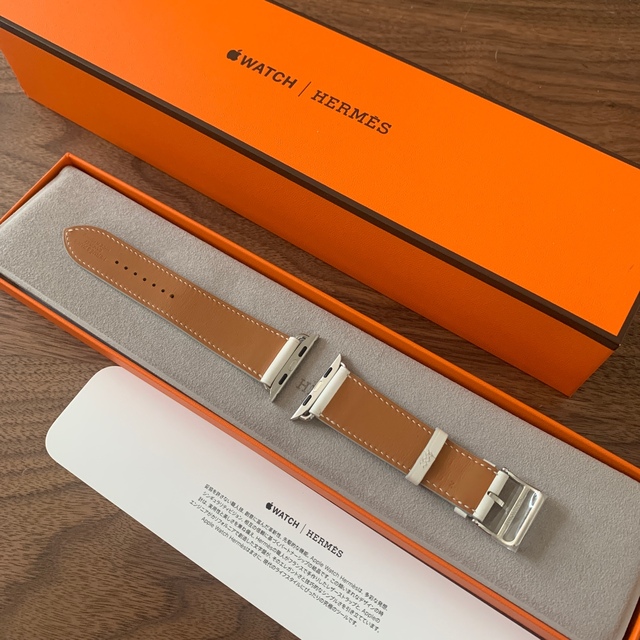 Hermes(エルメス)のみんすく様　新色エルメスApple Watch ベルト　44MM 高島屋購入品 メンズの時計(レザーベルト)の商品写真