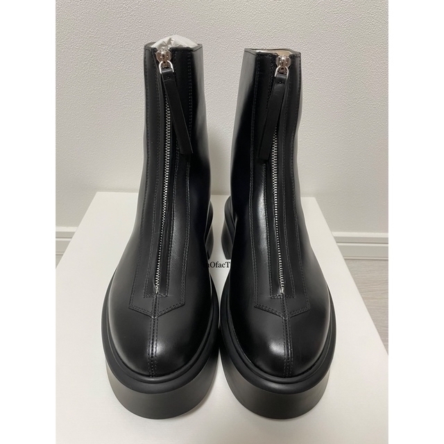 L'Appartement DEUXIEME CLASSE(アパルトモンドゥーズィエムクラス)の新品未使用  THE ROW ザ ロウ アンクルブーツ カーフスキン ブラック レディースの靴/シューズ(ブーツ)の商品写真