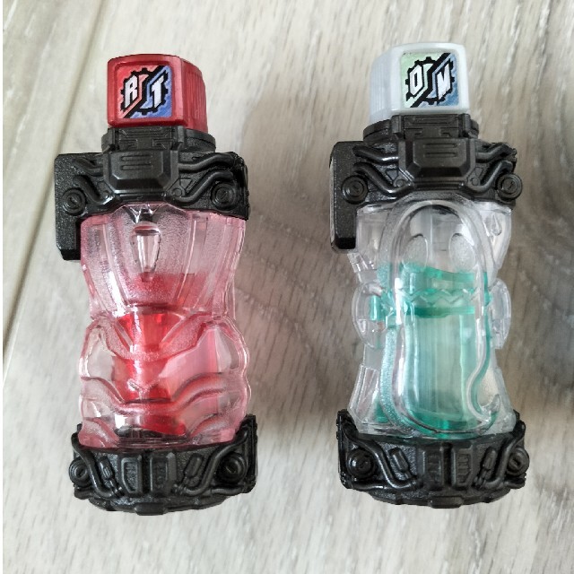 BANDAI(バンダイ)の仮面ライダービルド　ソフビ＆フルボトルDX エンタメ/ホビーのフィギュア(特撮)の商品写真