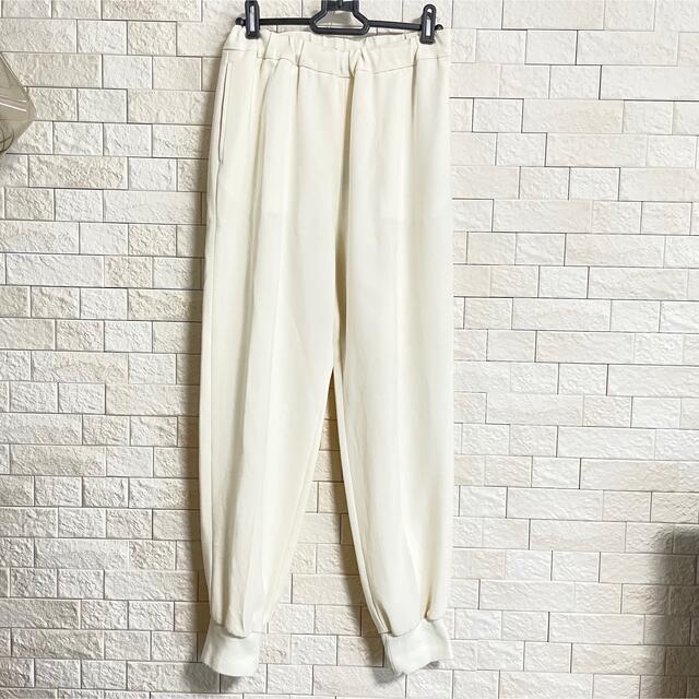 ウィムガゼット 裾リブパンツ オフホワイト - カジュアルパンツ