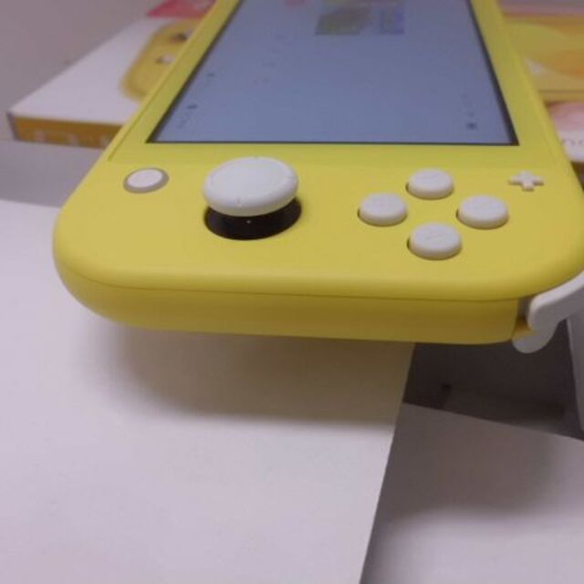 Nintendo Switch(ニンテンドースイッチ)のNintendo Switch Lite Yellow 任天堂スイッチライト エンタメ/ホビーのゲームソフト/ゲーム機本体(携帯用ゲーム機本体)の商品写真