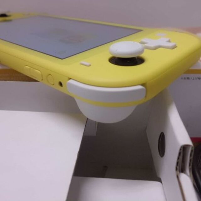 Nintendo Switch(ニンテンドースイッチ)のNintendo Switch Lite Yellow 任天堂スイッチライト エンタメ/ホビーのゲームソフト/ゲーム機本体(携帯用ゲーム機本体)の商品写真