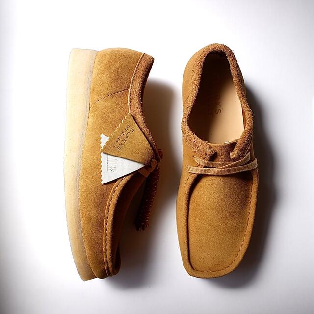 Clarks(クラークス)の新品正規品 clarks wallabee ワラビーローカット ブラウンスエード メンズの靴/シューズ(ブーツ)の商品写真