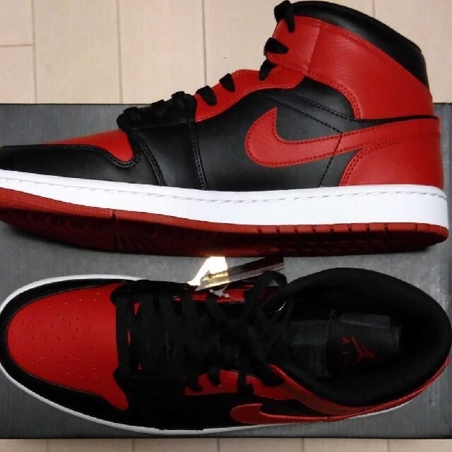 NIKE(ナイキ)のNIKE AIR Jordan 1 MID "BRED"  29.0 cm メンズの靴/シューズ(スニーカー)の商品写真