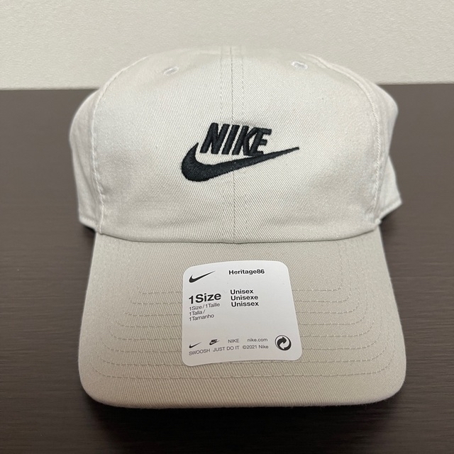 NIKE(ナイキ)の新品！NIKE Futura Washed Cap Beige メンズの帽子(キャップ)の商品写真