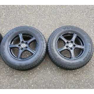 1本目　215/70R16 スタッドレスタイヤとブリヂストンの5本スポークアルミ