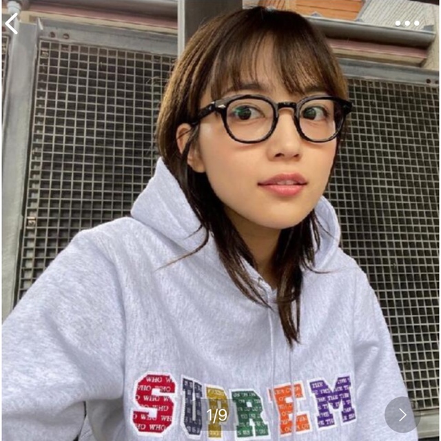 supreme シュプリーム パーカー 川口春奈着用