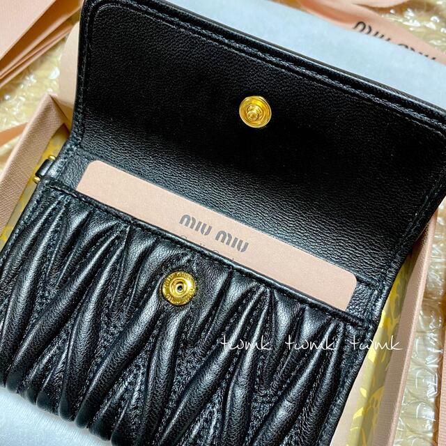 【miumiu】マテラッセレザー チェーン付カードケース 黒 / 新品未使用
