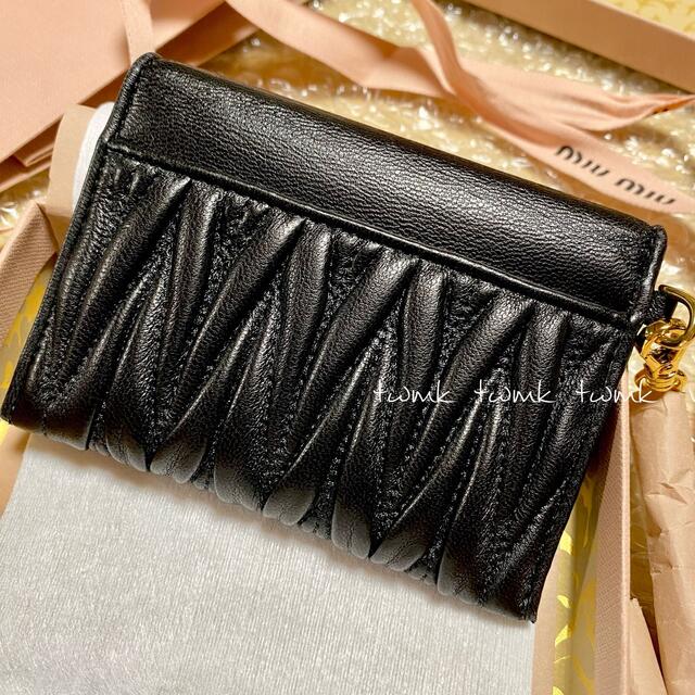 【miumiu】マテラッセレザー チェーン付カードケース 黒 / 新品未使用