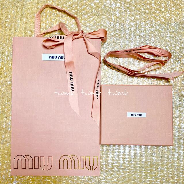 【miumiu】マテラッセレザー チェーン付カードケース 黒 / 新品未使用