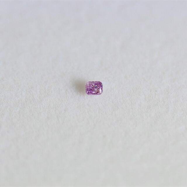 レディースダイヤ　fancy intense pink purple 0.047ct