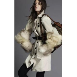 バーバリー(BURBERRY)の専用バーバリー　フォックスファースリーブ　トレンチコート(トレンチコート)