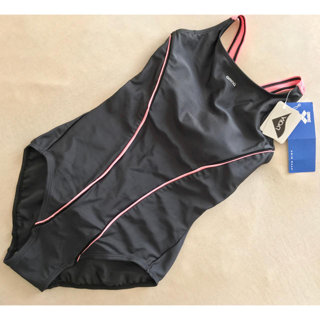 arena(アリーナ)の新品 アリーナのフィットネス水着 サイズ９号M 競泳タイプ レディースの水着/浴衣(水着)の商品写真