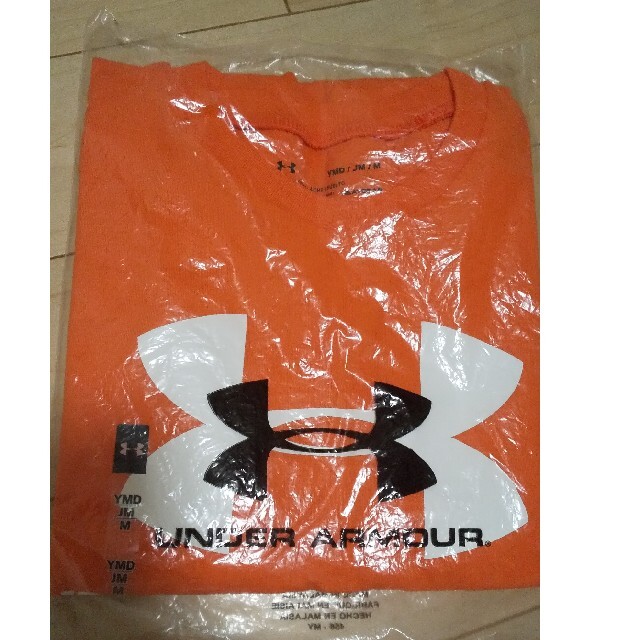 UNDER ARMOUR(アンダーアーマー)の135～145cm UNDER ARMOUR 半袖 オレンジ キッズ/ベビー/マタニティのキッズ服男の子用(90cm~)(Tシャツ/カットソー)の商品写真