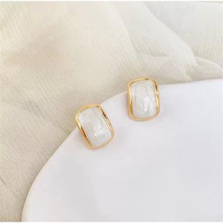 インポート ホワイト&ゴールド ピアス(ピアス)