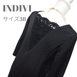 インディヴィ(INDIVI)の美品　インディヴィ　バックのレース使いがお洒落な美型七分袖膝丈ワンピース(ひざ丈ワンピース)