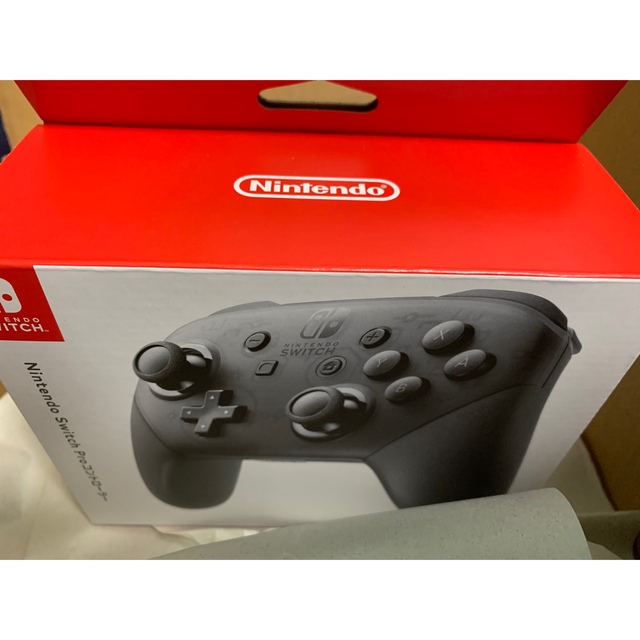 Nintendo Switch(ニンテンドースイッチ)の新品 Nintendo Switch Proコントローラー エンタメ/ホビーのゲームソフト/ゲーム機本体(家庭用ゲーム機本体)の商品写真