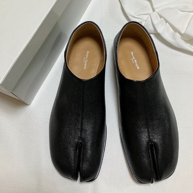 大人気の Martin Maison Margiela 2893 黒 レザーシューズ タビ 22ss