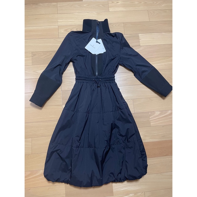 MONCLER(モンクレール)の【新品】dress W/DRAWCORD［21/22秋冬］ レディースのワンピース(ロングワンピース/マキシワンピース)の商品写真