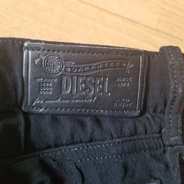 DIESEL(ディーゼル)のディーゼル／DIESEL／ストレッチスキニーパンツ／デザイン物 レディースのパンツ(デニム/ジーンズ)の商品写真