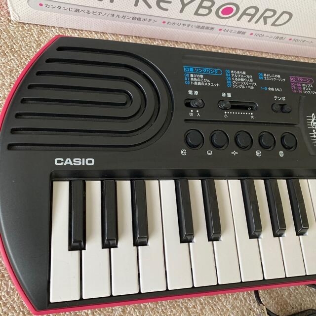 CASIO(カシオ)のCASIO SA-76PK ミニキーボード　別売ACアダプター 付き 楽器の鍵盤楽器(電子ピアノ)の商品写真