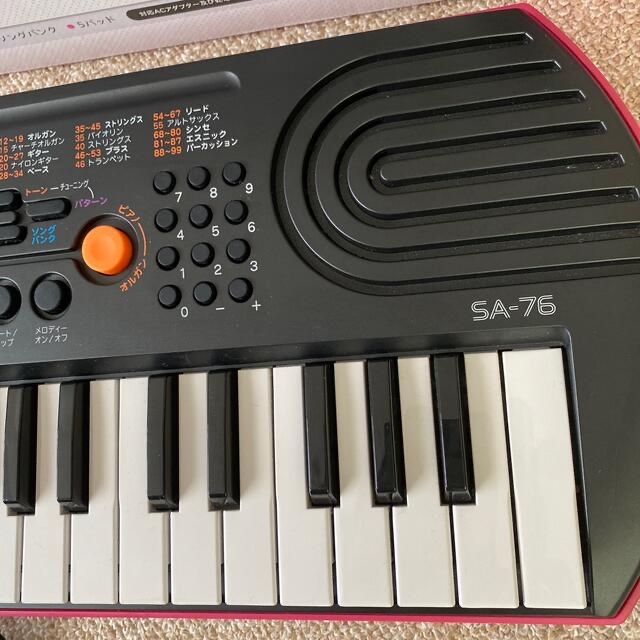 CASIO(カシオ)のCASIO SA-76PK ミニキーボード　別売ACアダプター 付き 楽器の鍵盤楽器(電子ピアノ)の商品写真