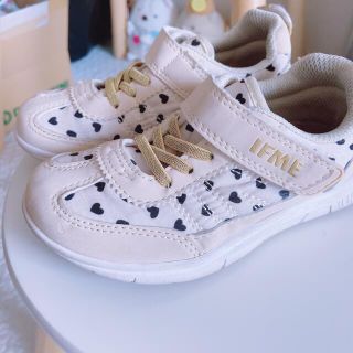 ナイキ(NIKE)の美品　IFMEイフミー  女の子　ハート　ドット　ベージュ×ゴールド(スニーカー)