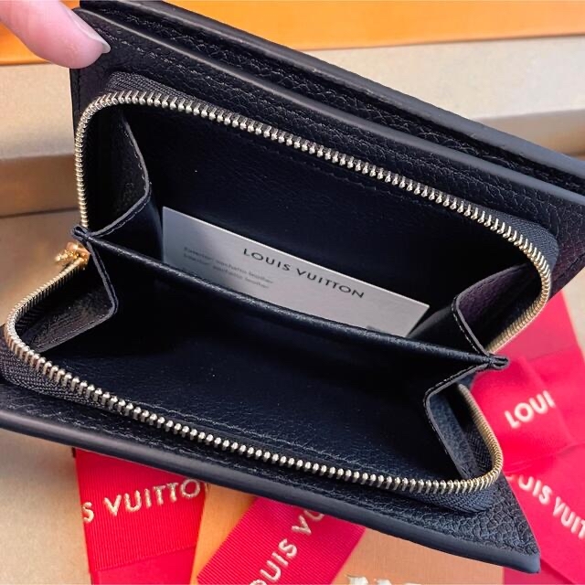 新品》 LOUIS VUITTON ポルトフォイユ クレア 折り財布 新品》 LOUIS VUITTON ポルトフォイユ クレア 折り財布