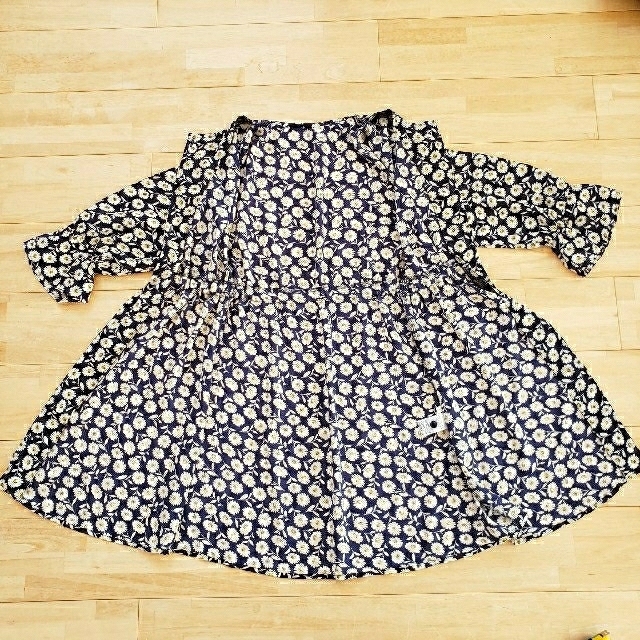 GU(ジーユー)のGU　花柄ワンピース　130cm キッズ/ベビー/マタニティのキッズ服女の子用(90cm~)(ワンピース)の商品写真