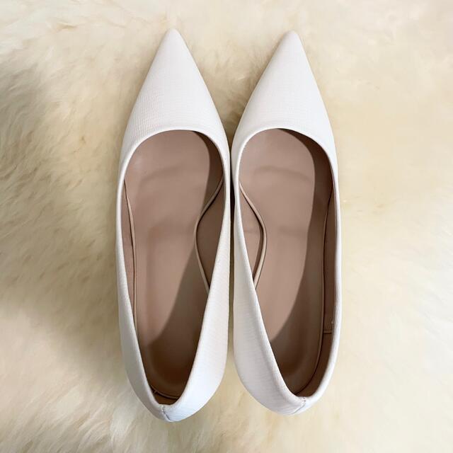 ホワイト　7.5cmヒールパンプス （25.0cm ) レディースの靴/シューズ(ハイヒール/パンプス)の商品写真
