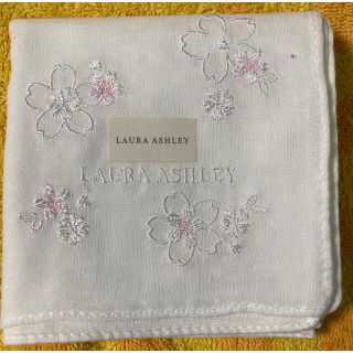 ローラアシュレイ(LAURA ASHLEY)のローラアシュレィ　ハンカチ　さくら柄(ハンカチ)