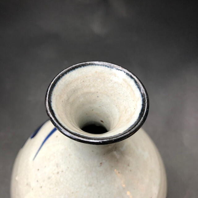 一輪挿し　陶器　白　徳利型 インテリア/住まい/日用品のインテリア小物(花瓶)の商品写真